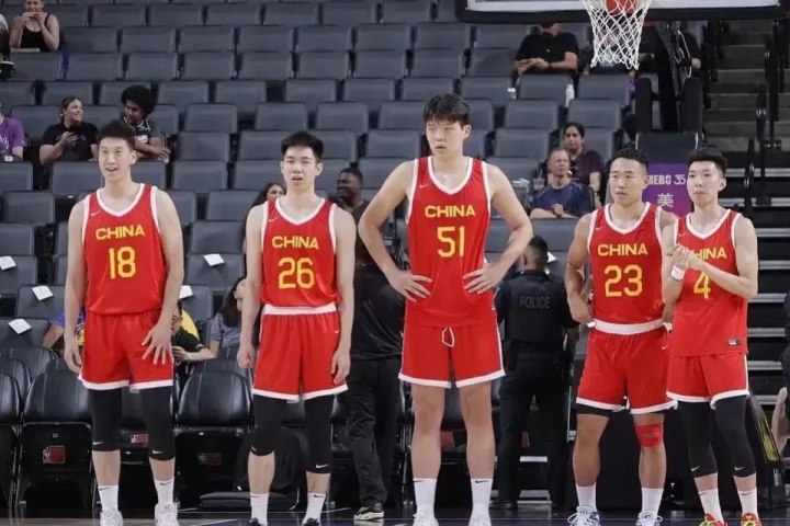 重庆男篮主场逆转胜利，球迷沸腾欢呼的简单介绍