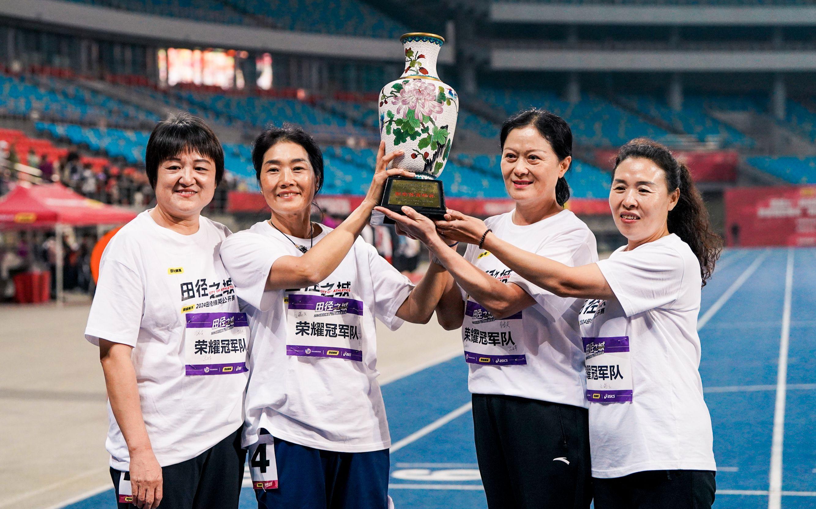 运动员们在比赛中表现出色，体现出团队合作和个人实力的简单介绍