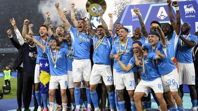 那不勒斯新援在比赛中展现出色发挥，为球队立下汗马功劳的简单介绍